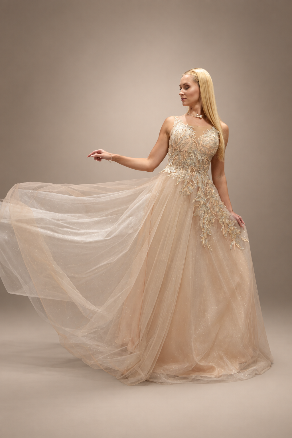 FLEUR D’OR — Шампанско с капучино и златисти акценти